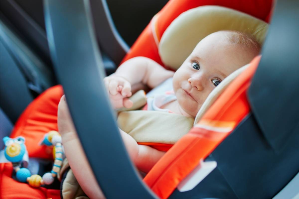 a baby travel by car